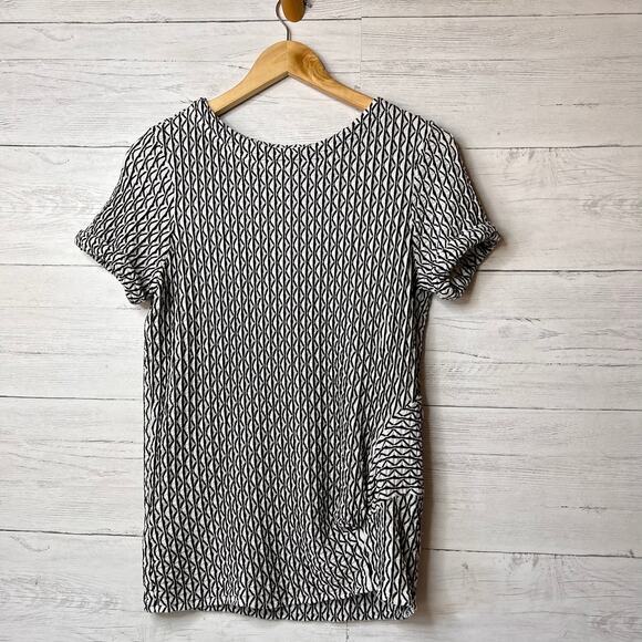 Nic + Zoe Top Womens Size Medium Black & White Moving Lines Ruching Side Knot - Picture 1 of 16